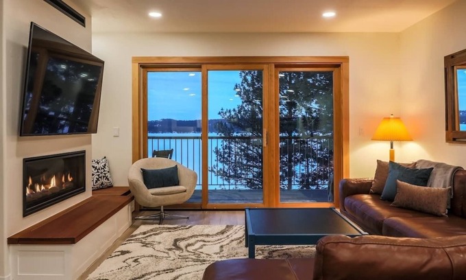 McCall Condo | NEW Romantic LakeView Studio Beach Pool, Modern