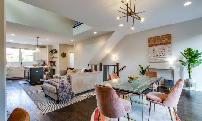 Hadley - Washington House | New! Rooftop Views! Beautiful Modern Townhome West Nashville n