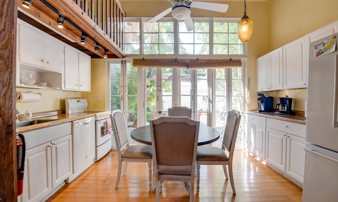 Historic Seaport House | New Rose Retreat - Pool Parking