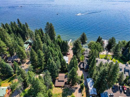 McCall House | New! Sanctuary at Payette Lake - remodeled - close to town - pet friendly