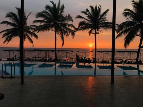 Seeduwa - Katunayake Hotel | New Saniro Lagoon Deck