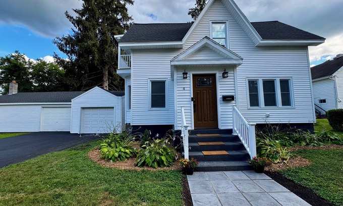 Ballston Spa House | NEW Saratoga Getaway! 4-bedroom house near Racetrack in village of Ballston Spa