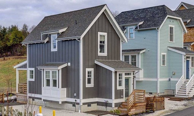 Seabrook House | *NEW* Seabrook's Ocean Eyrie: Dog Friendly, Charging Station!