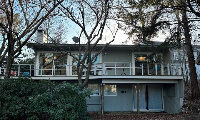 New Seabury House | New Seabury Cape Escape! 3 BR Mid Century House 5-7 minute walk to Poppy Beach