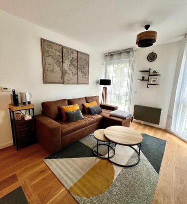 Suresnes Apartment | New & serene 1-bedroom apart near #LaDéfenseParis #Parking&Fibre