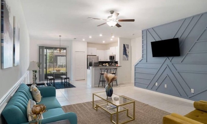 Balm House | NEW Sleek Riverview Townhome 3BR/3BTH Sleeps 6
