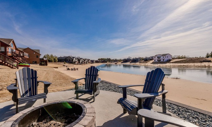New Lisbon House | NEW!Sleeps 16, Beach, Games, WI Dells 28 Miles