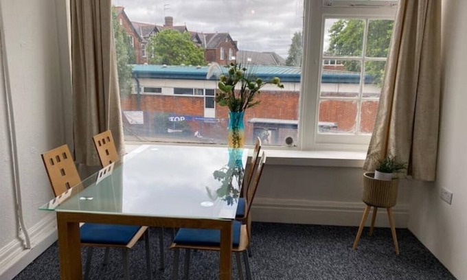 High Barnet Apartment | New! Spacious 2 Bed opposite High Barnet station