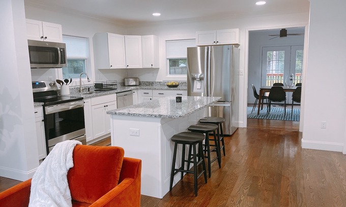 Candler-McAfee House | *NEW* Spacious & Bright Executive Home in the City