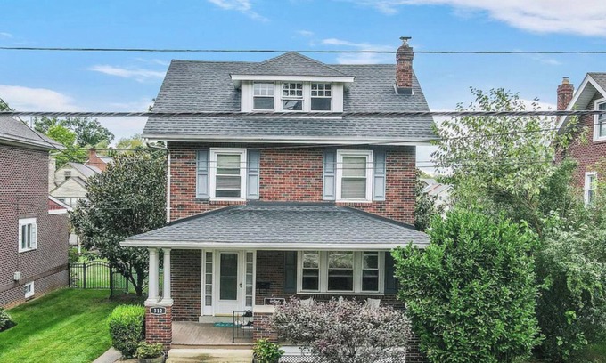Phoenixville House | New Spacious single w/parking. Bikes, XBOX,
