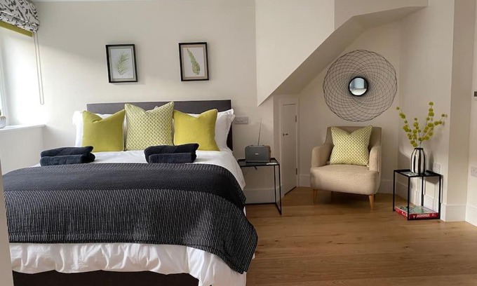 Salisbury Apartment | New studio apartment - minutes walk to Cathedral