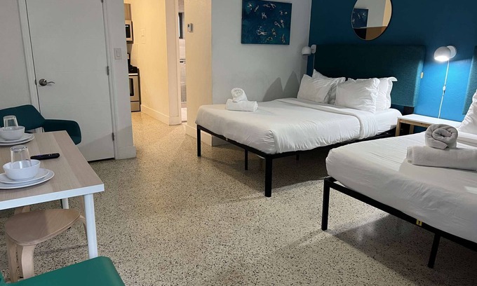The Roads Condo | ✨New Studio plus FREE Parking