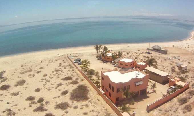 El Sargento Cottage | New studio queen casita with full kitchen and bath