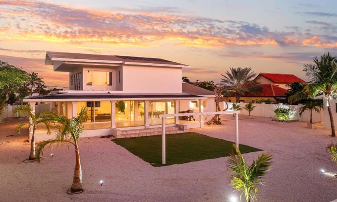 Opal Villa | NEW Stunning 5BR Tropical Oasis by Bocobay