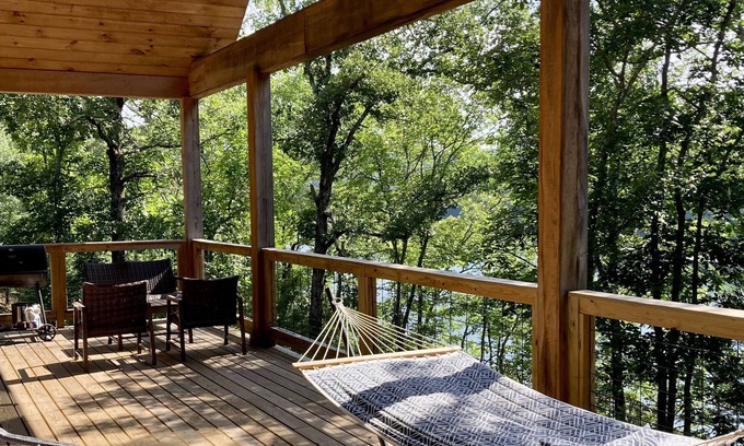 Drasco House | NEW! Stunning lake house! Sleeps 13!