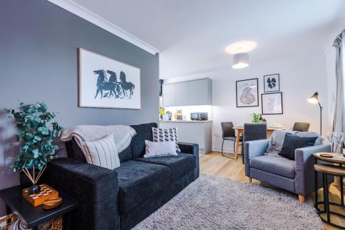 Crewe Apartment | NEW! Stylish 1-Bed Flat in Crewe by 53 Degrees Property - Ideal for Business & Professionals - Sleeps 3!