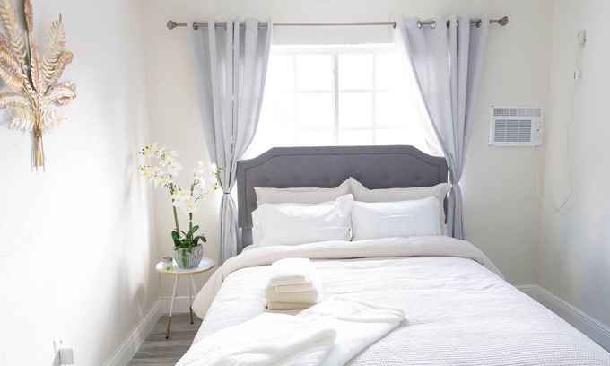 West Park Apartment | NEW!! STYLISH 1 BEDROOM 15 MIN FROM EVERY WHERE