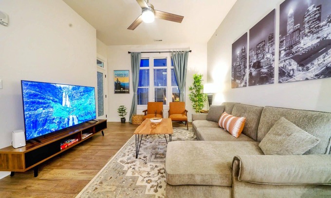 Wendover - Sedgewood Condo | NEW Stylish Getaway Condo- 5 mil to Uptown/3 Smart TV's!
