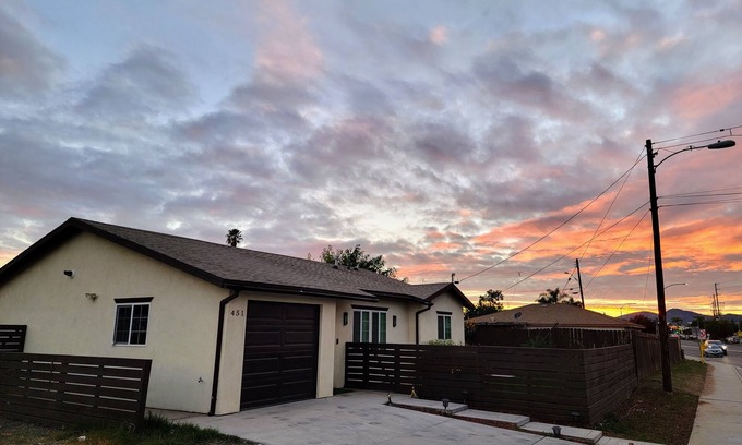 Central Escondido House | New! Stylish Home, 4TVs, 5min to Dwntwn! Pets ok!