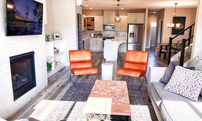 Beaverton House | NEW Stylish LUX 5B/3.5BR Retreat, Close to Parks