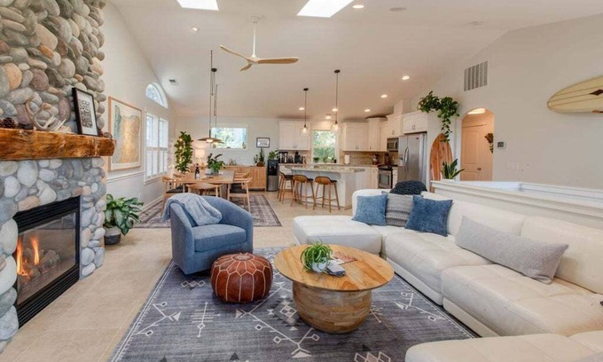 Tolovana Park House | NEW Surf-Inspired Retreat, King Beds, Chef's Kitchen, Outdoor Lounge, Walk to Beach