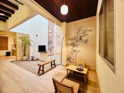 Downtown George Town Villa | New Takekaze Retreat 竹风之家 for 14 pax at Central Penang