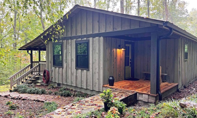 Saluda Cottage | NEW! The Cottage at Whispering Falls: LUXURY & privacy on 7 lush, wooded acres