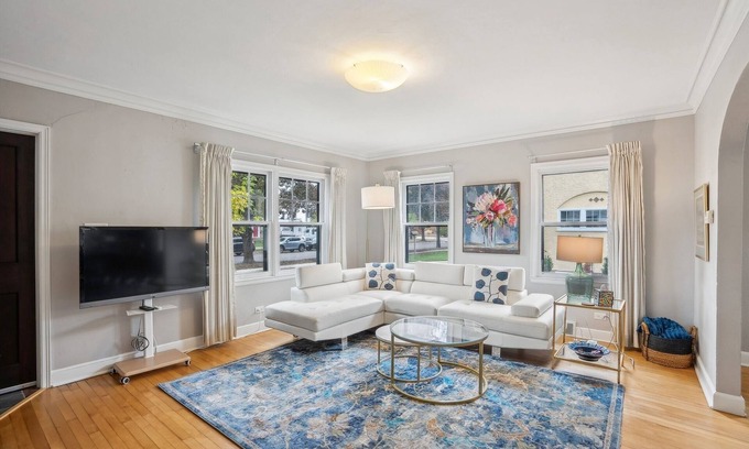 Eau Claire Condo | NEW! The McKinley House (3-Bedroom Condo)