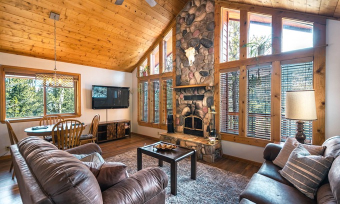 Saint Mary's Ski Chalet | NEW! The Winterland Chalet with Barrel Sauna