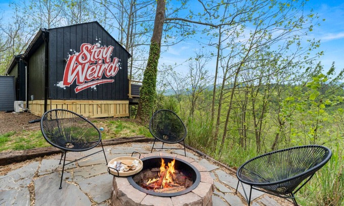Weaverville House | New Tiny Home W/Mountain Views