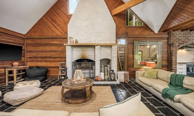 Crescent Head House | New to the holiday market charming and cozy 4 bedroom Log Home.