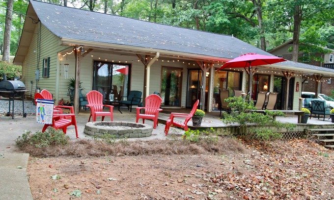 Townville House | New to the Rental Market! Lake Hartwell, Deep Water, Convenient to Clemson!