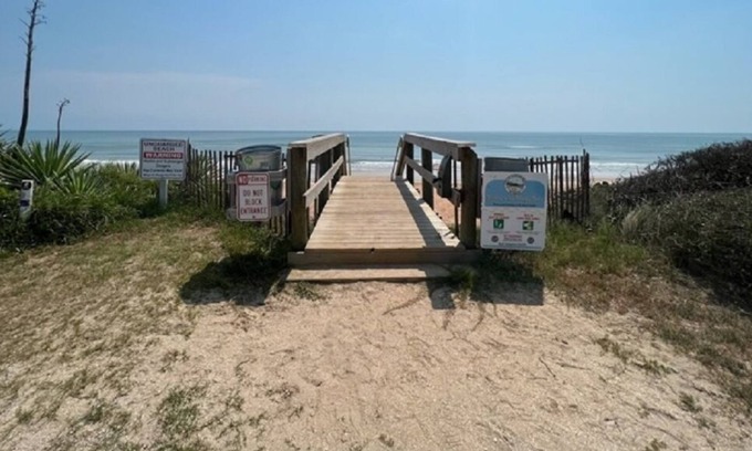 Flagler Beach House | *New to VRBO*Salty Zen Beach Retreat*5 min walk to Beach!10 min to Town