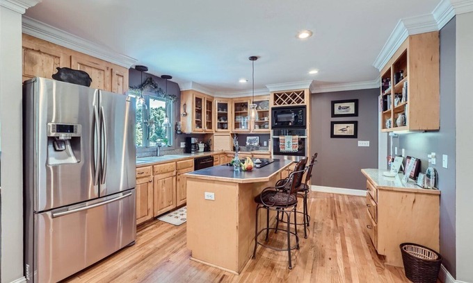 Troutman House | New to VRBO! Shady Cove Retreat