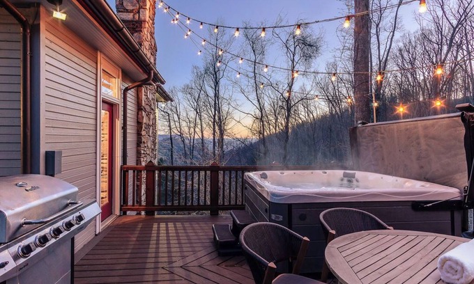 Asheville Villa | *New* Town-Mtn Lux: Hot Tub|Views|Game Room|Seclusion