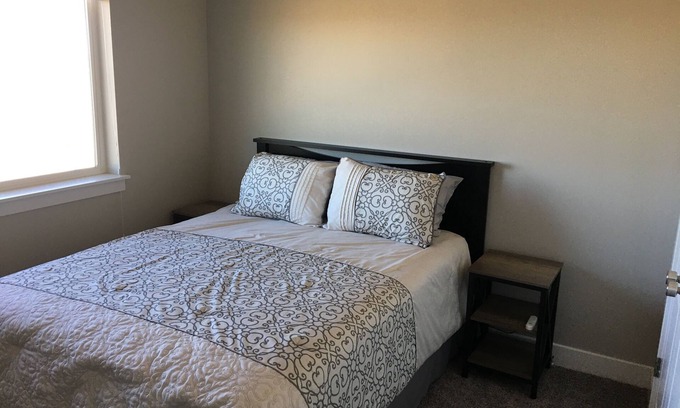 Cedar City House | New Townhome 3 Bed, 2.5 Bath