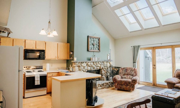 Plymouth Apartment | NEW -Townhouse - Tenney Mountain Resort
