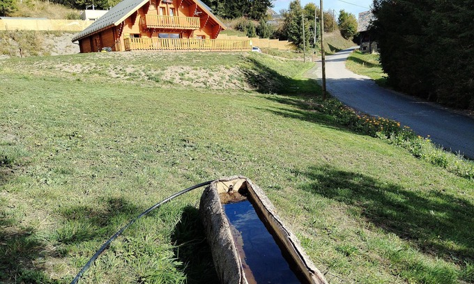 Jarrier Ski Chalet | New traditional chalet in a mountain village in the Alps.