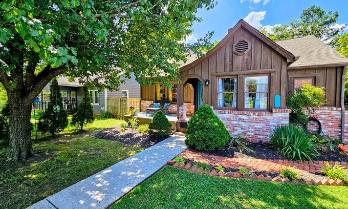 Knoxville Cottage | NEW! Trailhead Cottage - 7 Minutes to Downtown