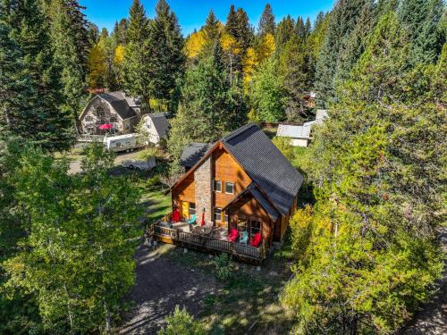 McCall House | New! Tranquil Aspens - near lake, town, parks - expansive deck - pet friendly
