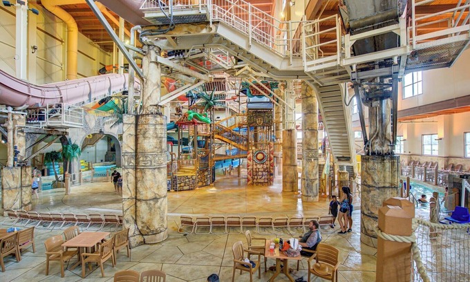 Wisconsin Dells Condo | NEW Updated 3BD/3BA Waterparks, Golf, Spa & Dining