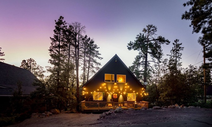 Munds Park Ski Chalet | *New*Updated Chalet/Air Conditioning/Near Sedona & Flagstaff