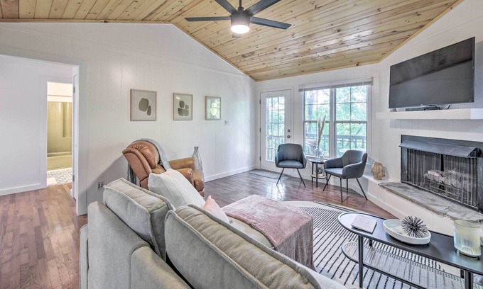 Young Harris Cabin | NEW! Updated Young Harris Cabin w/ Deck & Porch!
