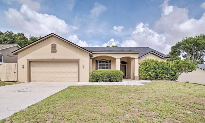 Minneola House | New! Vacation Home ~LED Hot Tub~ Paved Fireplace