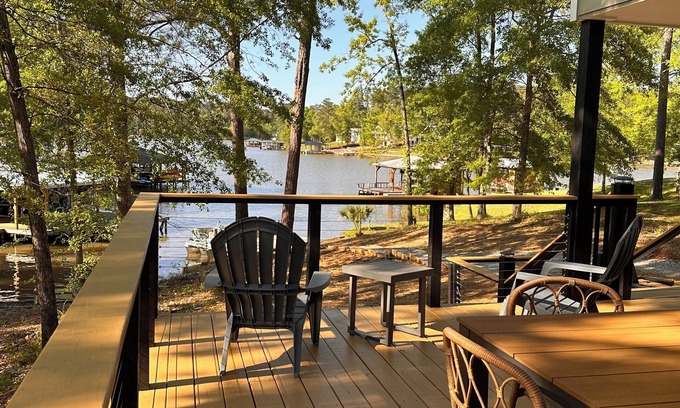 Milledgeville House | New Vacation Rental on Lake Sinclair with boat dock and Kayaks