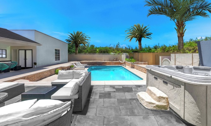 Paradise Villa | NEW! VEGAS GEM: Private Pool & Spa Villa + 2 Casitas + Game Room! ⭐️⭐️⭐️⭐️⭐️