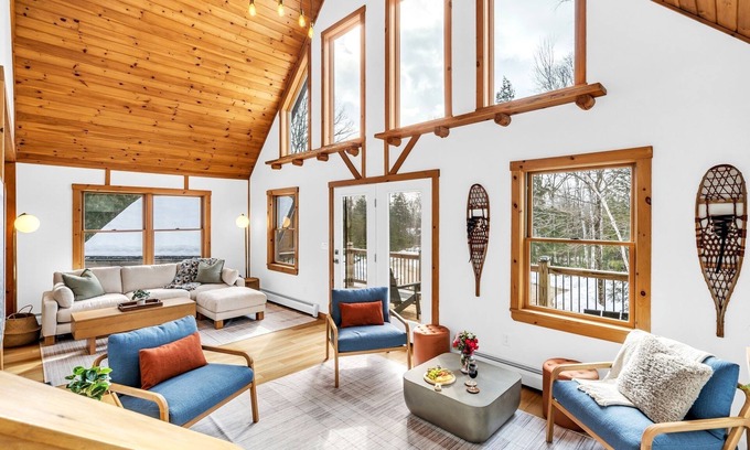Sunday River Area Ski Chalet | NEW! Views! HotTub! FirePlace! Arcade Game! Sleeps 11