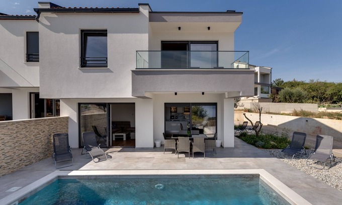Risika Villa | New villa with pool, sandy beach, sea view - TRAVELER Reiseburo Krk- ID 2399