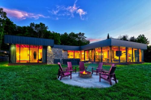 Mont-Tremblant Ski Chalet | NEW! Villa Woodland 7 Bedrooms Game Room Spa