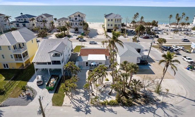 Bonita Springs House | New! Walk to the Beach | 2-Bedroom Tropical Oasis | Sleeps 6